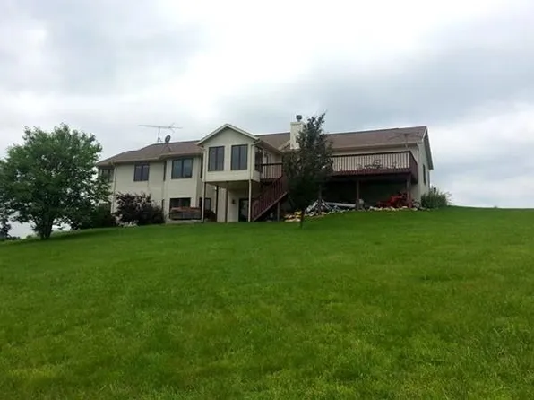 N8224 Holly Ln, Belleville, WI 53508