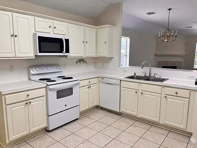 3 bed, 1556 sqft, $2,000 — Photo 4
