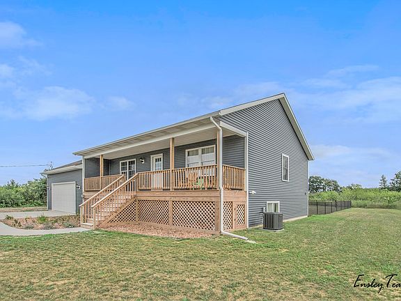 3rd image of 11828 Meddler Ct NE