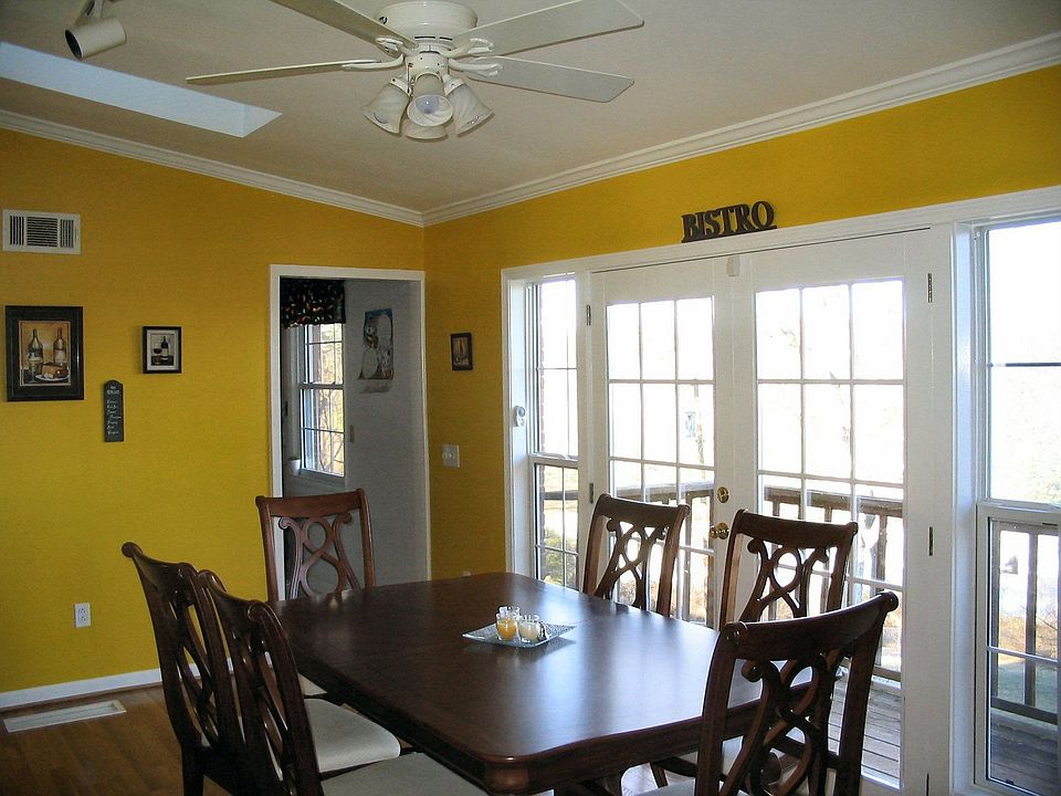 19x10 Dining Rm w/fireplace