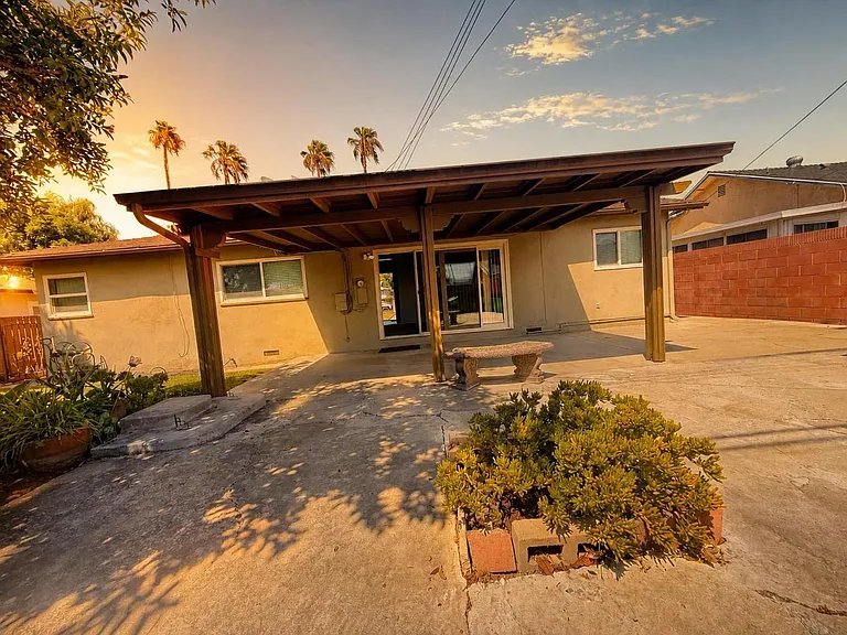 14624 Hutchcroft St — Photo 16