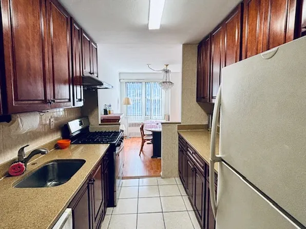 43-10 Kissena Boulevard image 9 of 18