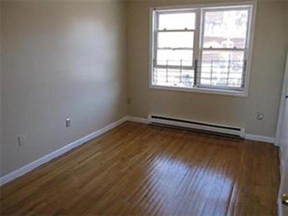 4th image of 321-325 Meridian St #8