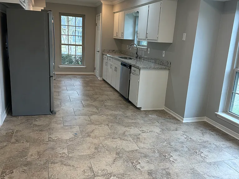 2243 Bernwood Dr — Photo 7
