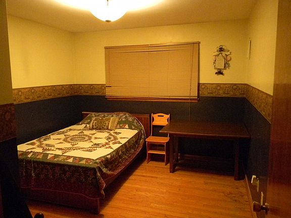 Bedroom 2: 12'6 X 11'