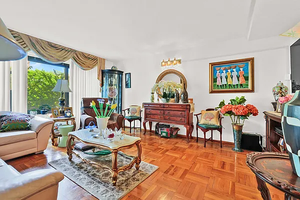 Sold by Horowitz Real Estate | media 2