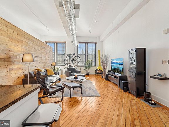 3rd image of 200 Lincoln Ave #206
