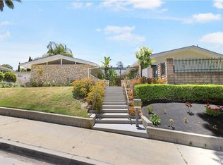21528 Mulholland Dr, Woodland Hills, CA 91364