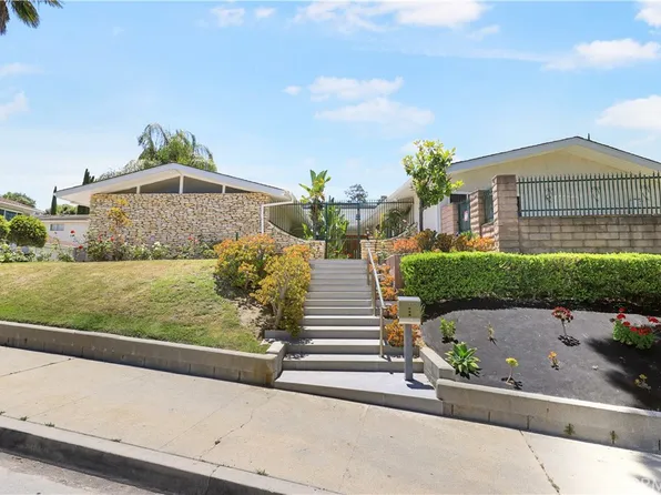 21528 Mulholland Dr, Woodland Hills, CA 91364