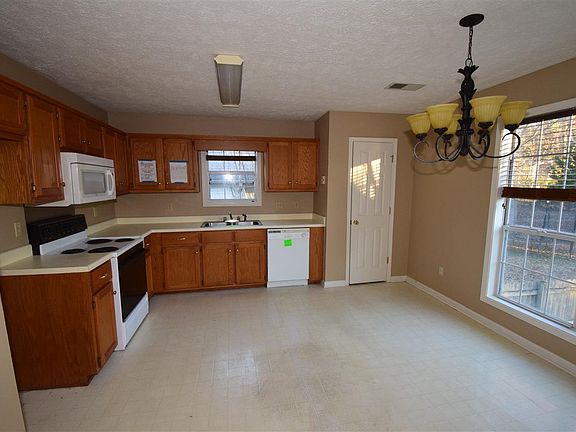 4th image of 168 Maywood Dr