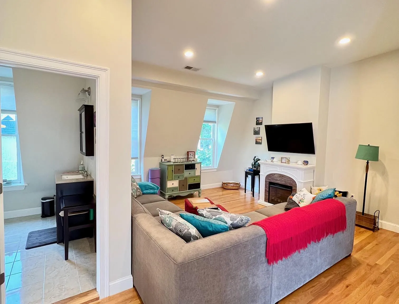 1 bed, 708 sqft, $3,100 — Photo 4