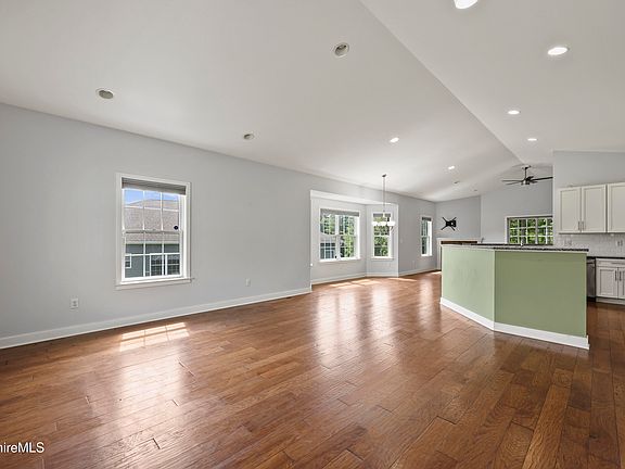 5th image of 23 Aspen Way