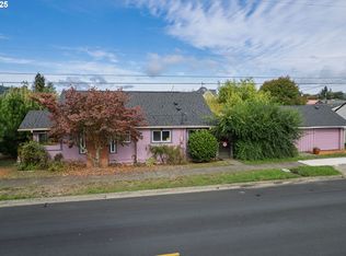655 6th St, Myrtle Point, OR 97458