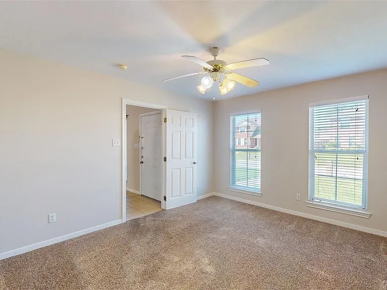 2407 Pintail Loop — Photo 16
