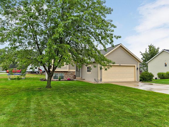3rd image of 9545 Townline Ct