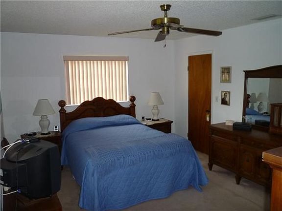 5th image of 5611 SW 90th Ave
