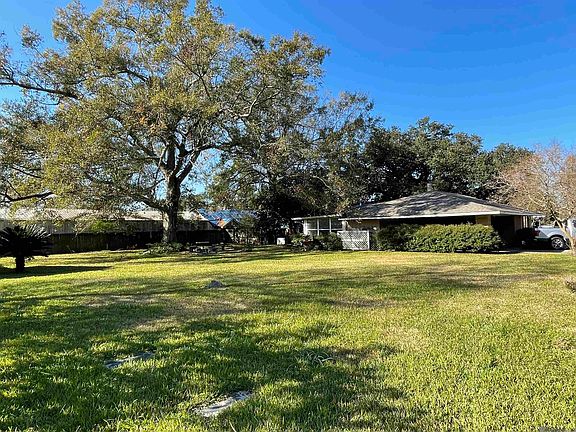3rd image of 40437B Black Bayou Ext