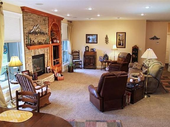 5th image of 906 SE Briarwood Ct