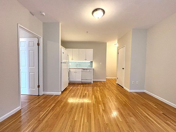 3rd image of 483 Beacon St APT 36