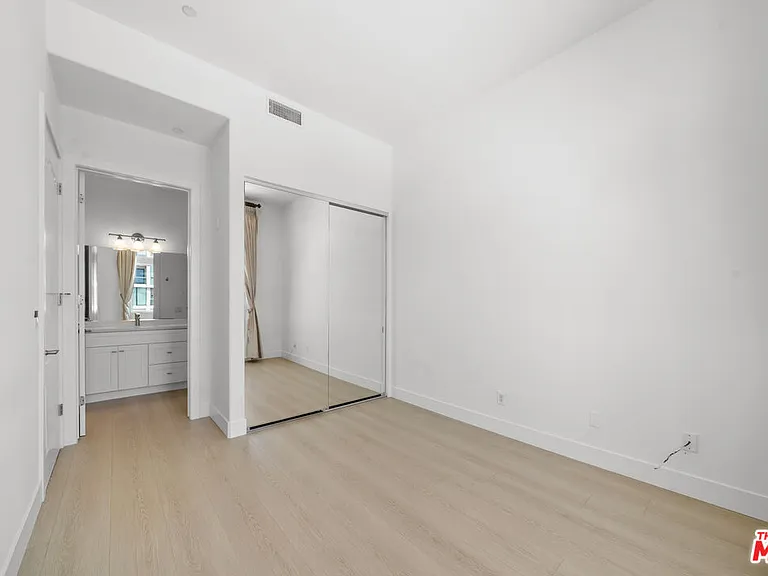 309 S Mariposa Ave #301 — Photo 20