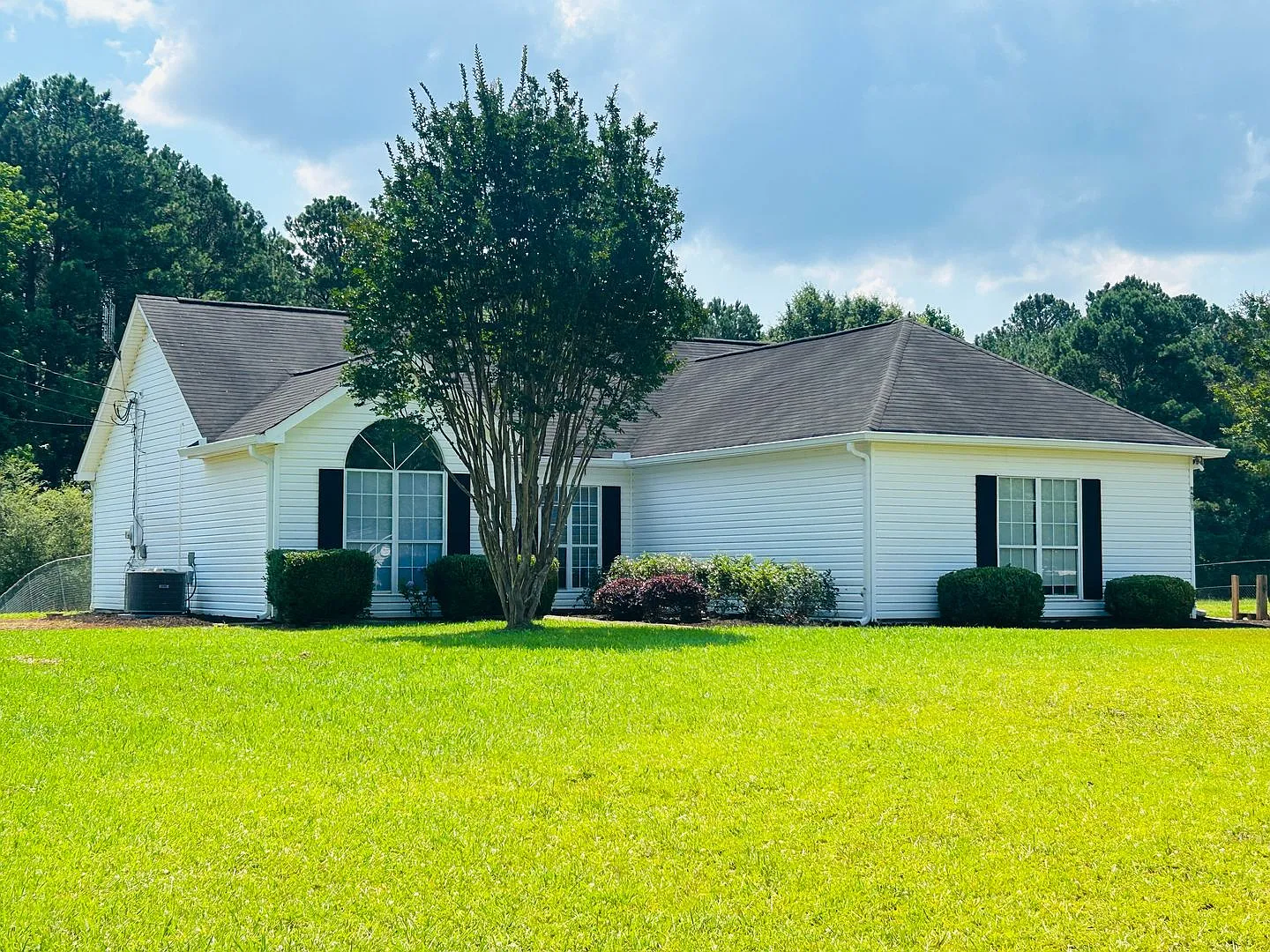 Welcome Home! Adorable 3 bedroom 2 full bathroom home in Newnan! Must see! — Photo 3