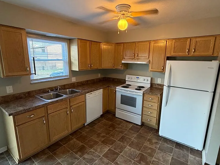 1163 Bernath Pkwy — Photo 4