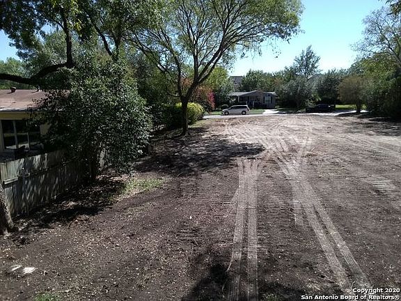 5th image of 905 Ivy Ln