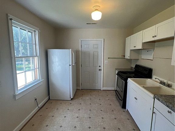 4th image of 2604 Richmond St