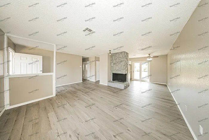 3 bed, 2.0 bath, 1173 sqft, $1,520 — Photo 3