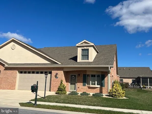 19418 Pearl Dr, Hagerstown, MD 21742
