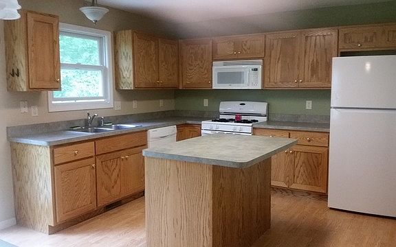2nd image of 118 Woodview Ln #118
