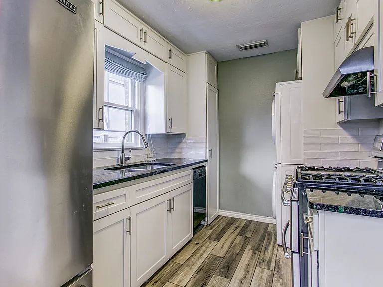 715 Newell Ave — Photo 7