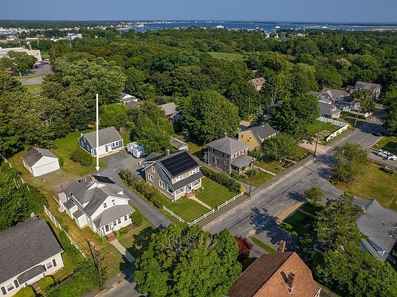 4th image of 58 Chase St