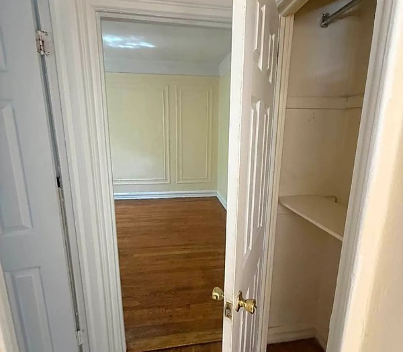 4530 Broadway — Photo 3