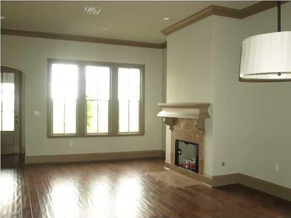 3rd image of 113 Greenbank Ln