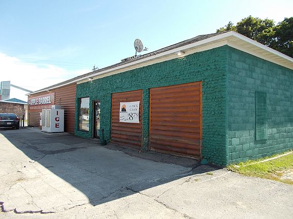 5th image of 718 Deer St