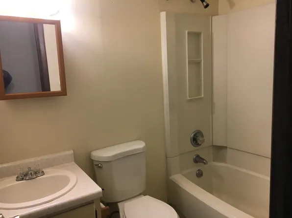 237 Lake Ave NW APT 22, Hartville, OH 44632