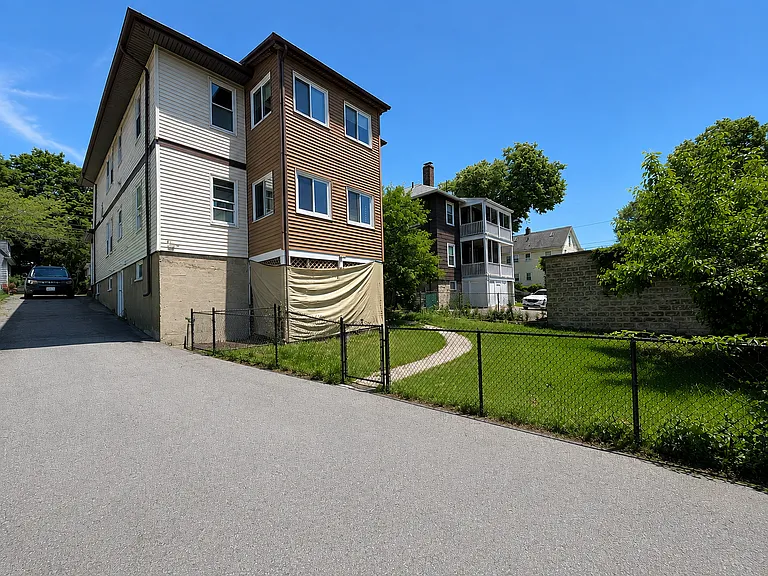 576 Lagrange St — Photo 21