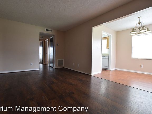 3rd image of 3323 N Westmoreland Dr APT 6