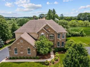 2404 Hunt Ln, Batavia, IL 60510