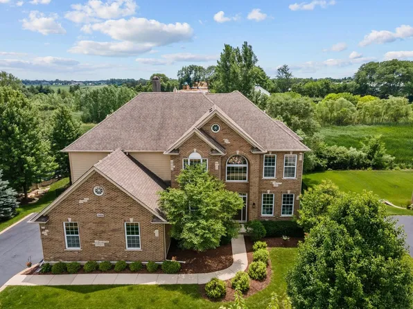 2404 Hunt Ln, Batavia, IL 60510