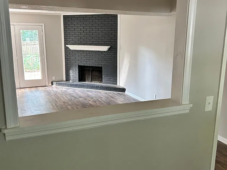 5004 Pat Mell Pl SE — Photo 2