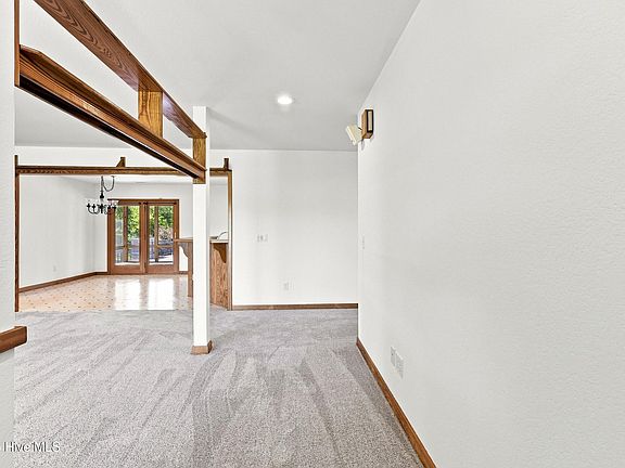 4th image of 104 Perry'S Way