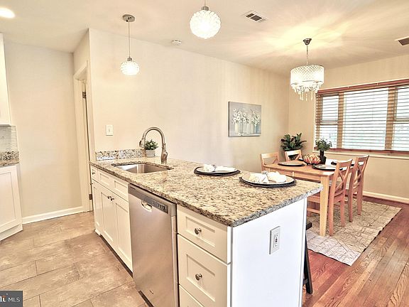 5th image of 4103 Mesa Way