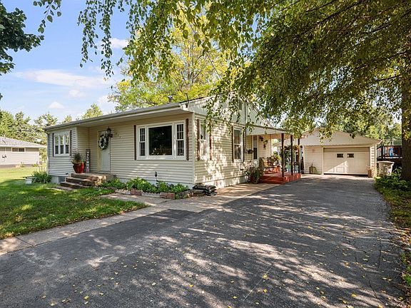 5th image of 623 3rd Ave W