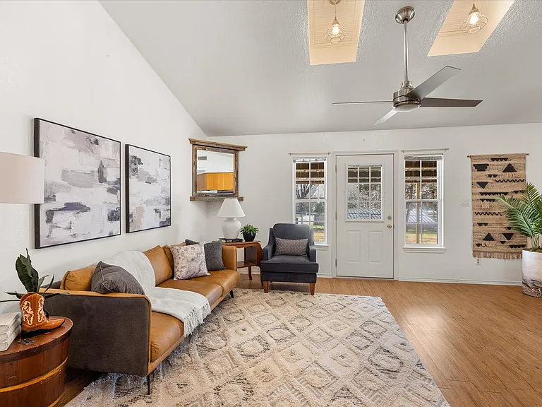 417 Sky Harbour Ct — Photo 4