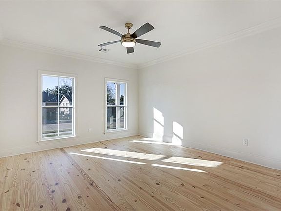 3rd image of 605 Zinnia Ave