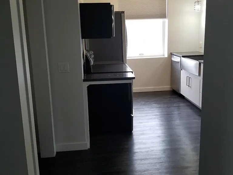 123 N Locust St #407 — Photo 8