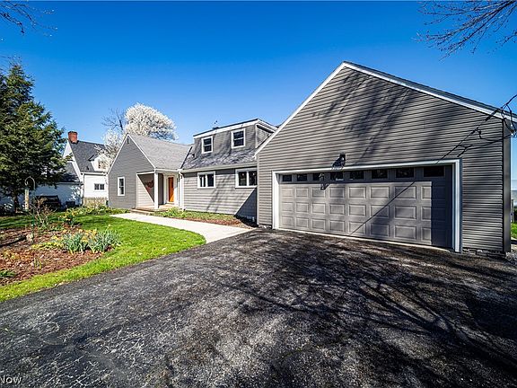 3rd image of 4003 Edgewater Dr