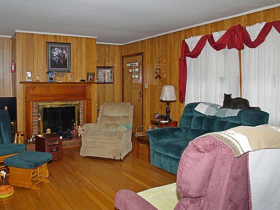 5th image of 1305 NE Highland Dr